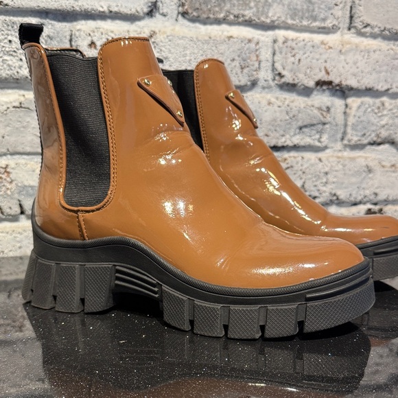 Guess Shoes - GUESS Hestia Boots Lug Sole Chelsea Booties Size 7 Cognac Brown